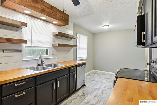 5016 N 61st Street, Omaha, NE 68104