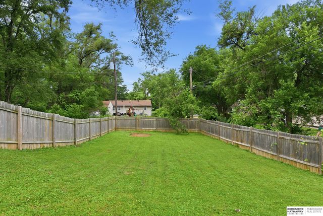 5016 N 61st Street, Omaha, NE 68104