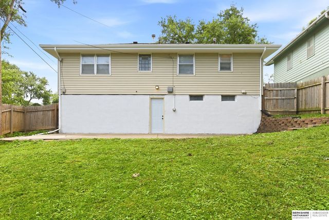 5016 N 61st Street, Omaha, NE 68104
