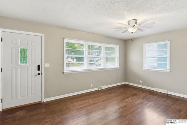 5016 N 61st Street, Omaha, NE 68104