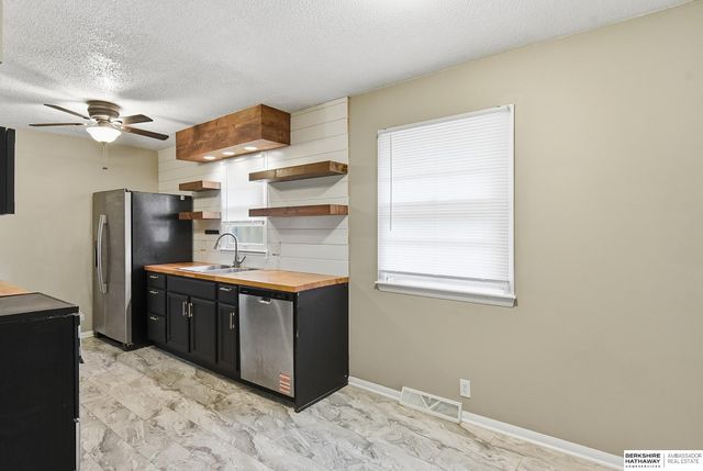 5016 N 61st Street, Omaha, NE 68104