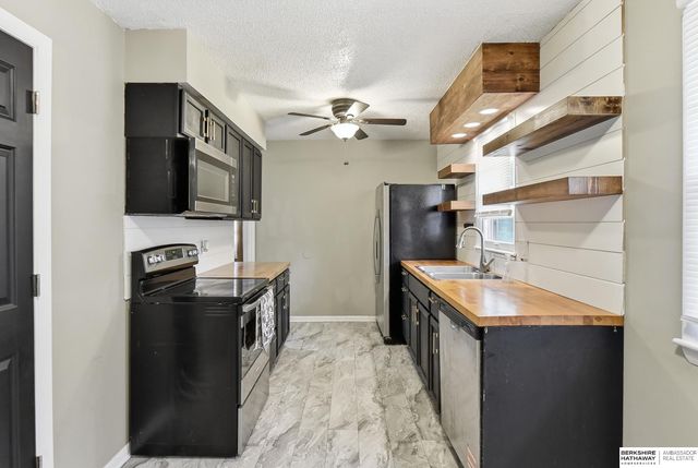 5016 N 61st Street, Omaha, NE 68104
