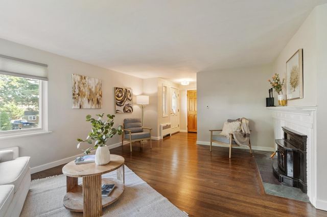 1 Standish Road, Lynnfield, MA 01940