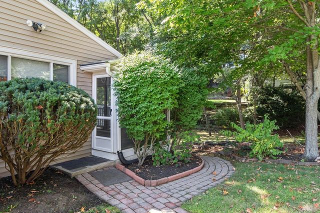 1 Standish Road, Lynnfield, MA 01940