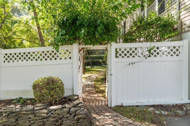 1 Standish Road, Lynnfield, MA 01940