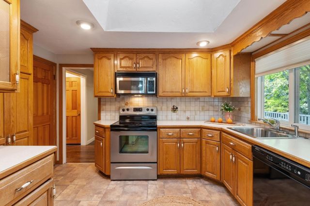 1 Standish Road, Lynnfield, MA 01940