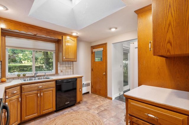 1 Standish Road, Lynnfield, MA 01940