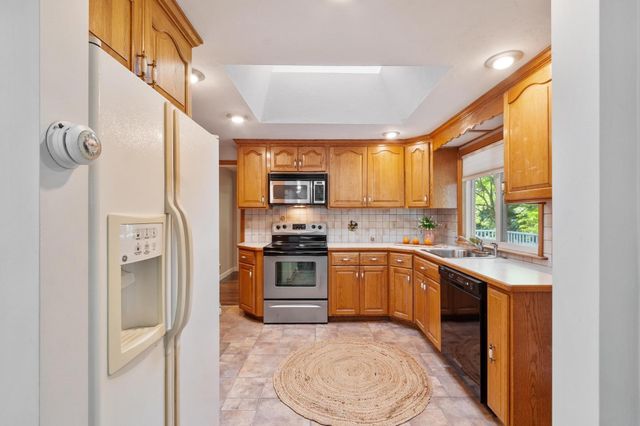 1 Standish Road, Lynnfield, MA 01940