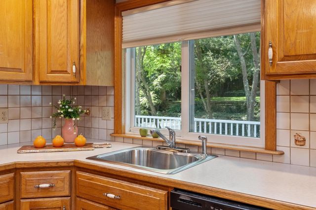 1 Standish Road, Lynnfield, MA 01940