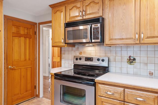 1 Standish Road, Lynnfield, MA 01940