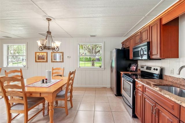 6157 W HIGHWAY 329, Reddick, FL 32686