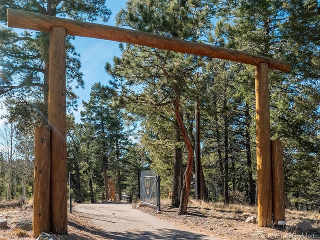 528 Mohawk Heights, Florissant, CO 80816