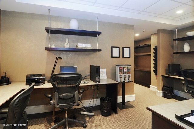33 W Delaware Place 20E, Chicago, IL 60610