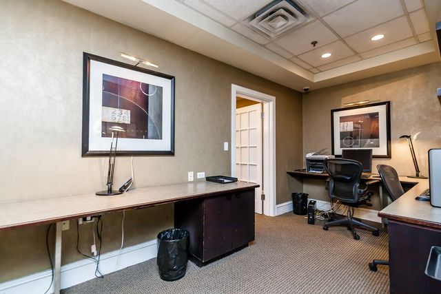 33 W Delaware Place 20E, Chicago, IL 60610
