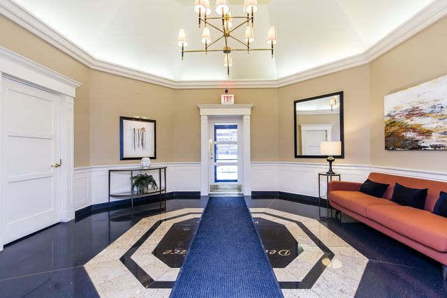 33 W Delaware Place 20E, Chicago, IL 60610