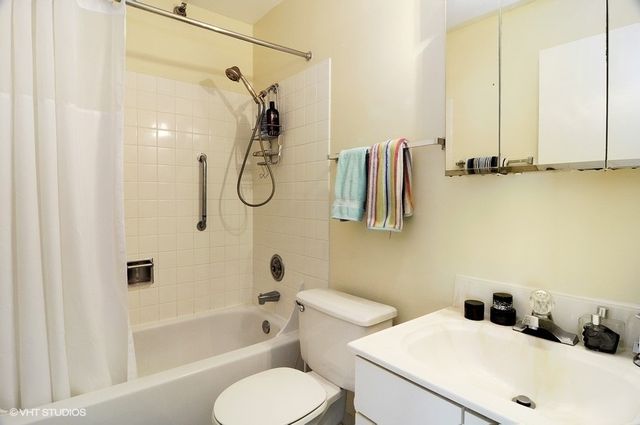 33 W Delaware Place 20E, Chicago, IL 60610