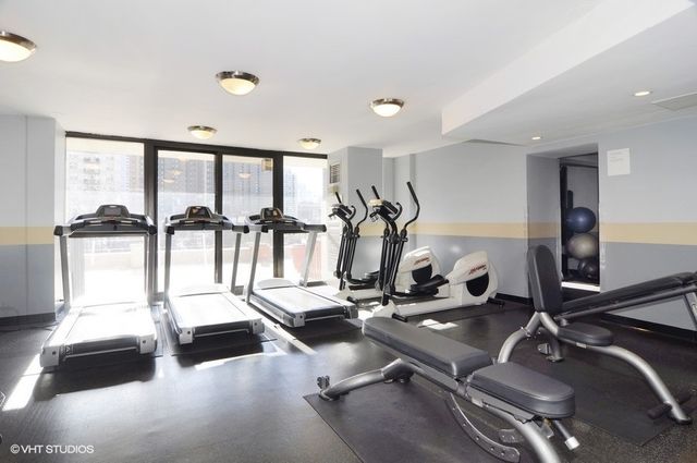 33 W Delaware Place 20E, Chicago, IL 60610