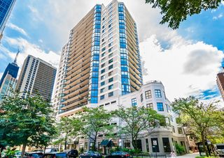 33 W Delaware Place 20E, Chicago, IL 60610