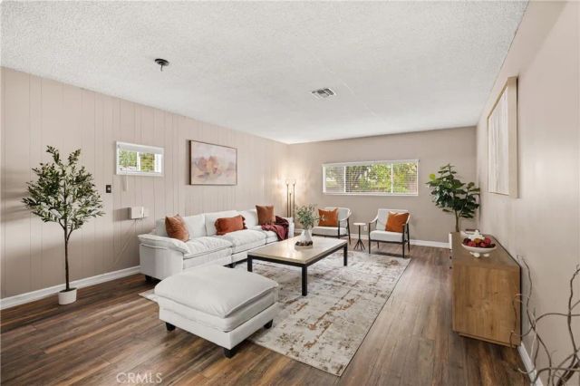 15944 Gledhill, North Hills, CA 91343
