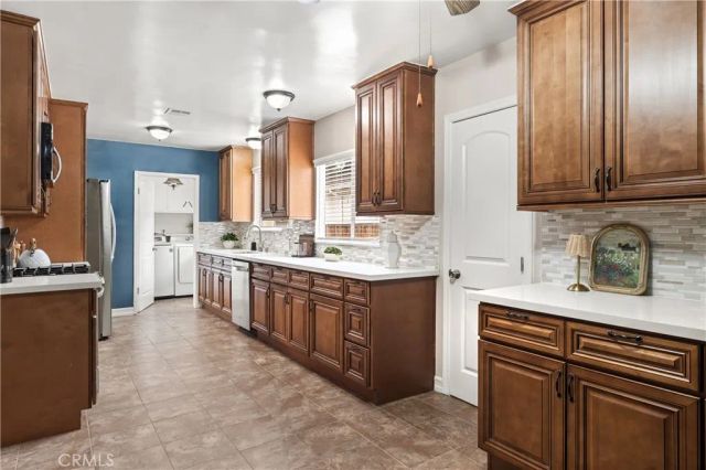 15944 Gledhill, North Hills, CA 91343