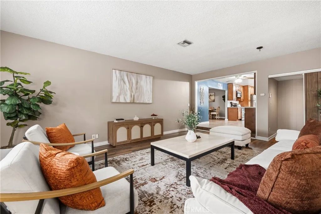 15944 Gledhill, North Hills, CA 91343