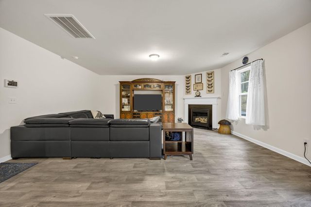 169 Carriagebrook Circle, Camden, SC 29020
