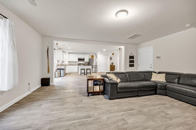 169 Carriagebrook Circle, Camden, SC 29020
