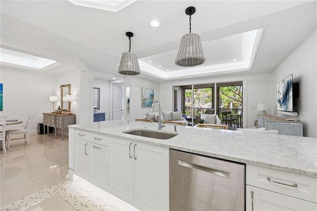 411 6th ST S 202, Naples, FL 34102