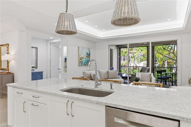 411 6th ST S 202, Naples, FL 34102