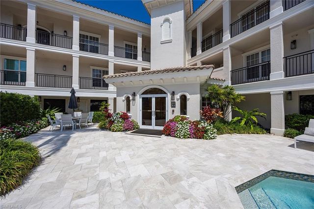 411 6th ST S 202, Naples, FL 34102