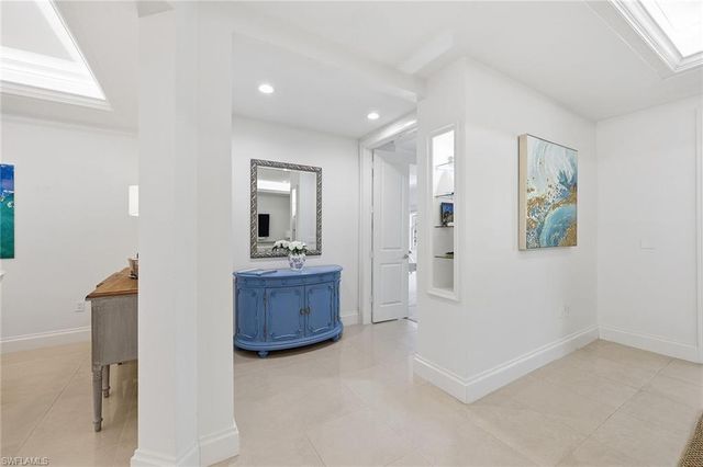 411 6th ST S 202, Naples, FL 34102