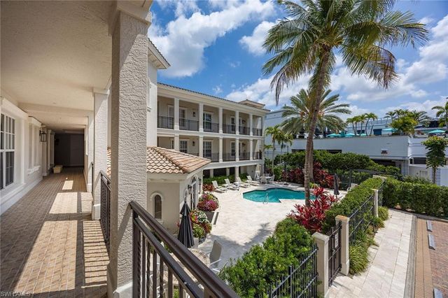 411 6th ST S 202, Naples, FL 34102