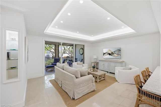 411 6th ST S 202, Naples, FL 34102