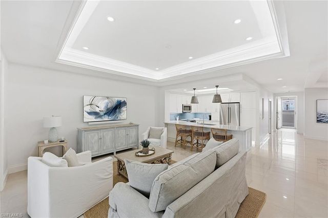 411 6th ST S 202, Naples, FL 34102