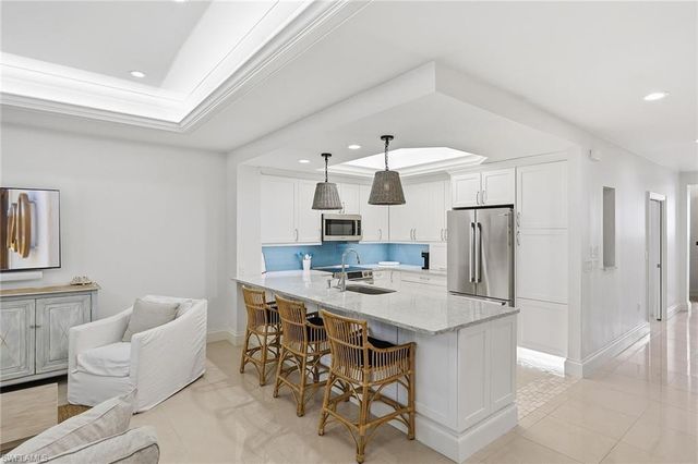 411 6th ST S 202, Naples, FL 34102
