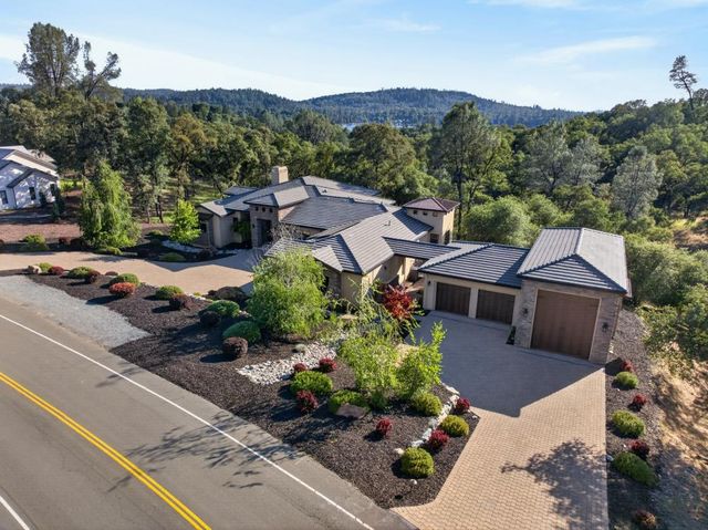 23310 Darkhorse Dr, Auburn, CA 95602