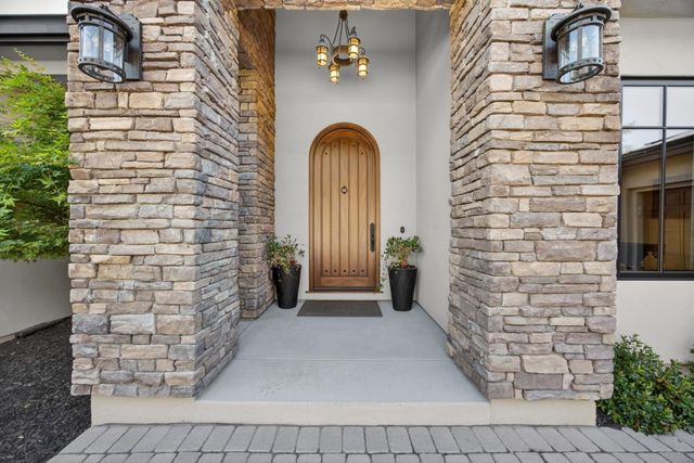 23310 Darkhorse Dr, Auburn, CA 95602