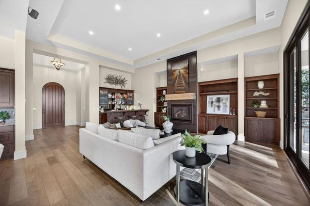 23310 Darkhorse Dr, Auburn, CA 95602