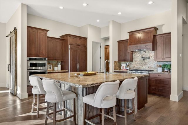 23310 Darkhorse Dr, Auburn, CA 95602