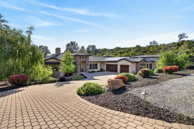 23310 Darkhorse Dr, Auburn, CA 95602