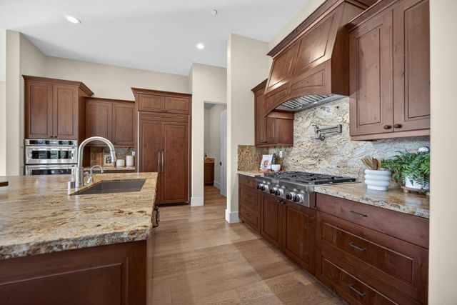 23310 Darkhorse Dr, Auburn, CA 95602