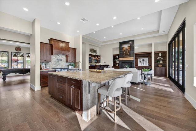 23310 Darkhorse Dr, Auburn, CA 95602
