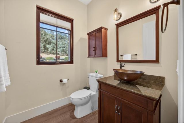 23310 Darkhorse Dr, Auburn, CA 95602