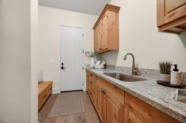 23310 Darkhorse Dr, Auburn, CA 95602