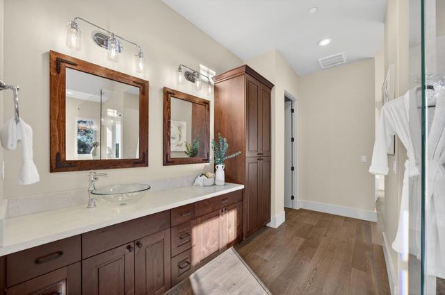 23310 Darkhorse Dr, Auburn, CA 95602