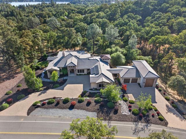 23310 Darkhorse Dr, Auburn, CA 95602