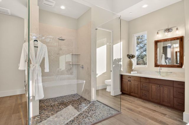 23310 Darkhorse Dr, Auburn, CA 95602