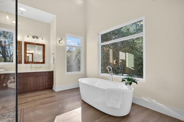23310 Darkhorse Dr, Auburn, CA 95602