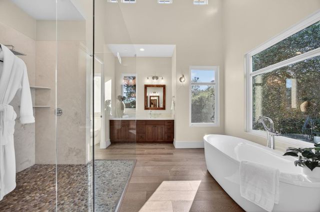 23310 Darkhorse Dr, Auburn, CA 95602