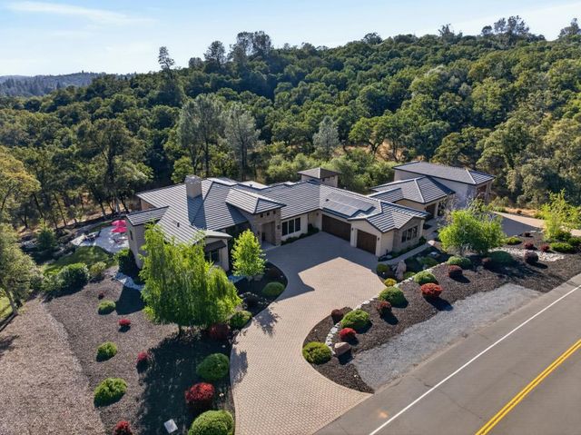 23310 Darkhorse Dr, Auburn, CA 95602